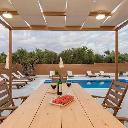 Status Vila Vougiaton